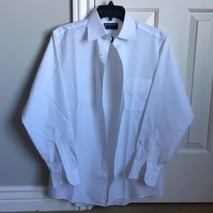EUC. Men’s white shirt. 14-1/2, 32-33. Fitted.